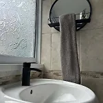 Comfortable With Free Parking بيت للعطل *