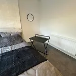 Comfortable With Free Parking Holiday home *