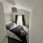 Comfortable With Free Parking بيت للعطل