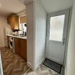 Comfortable With Free Parking بيت للعطل