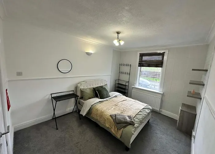 Comfortable With Free Parking Cleator